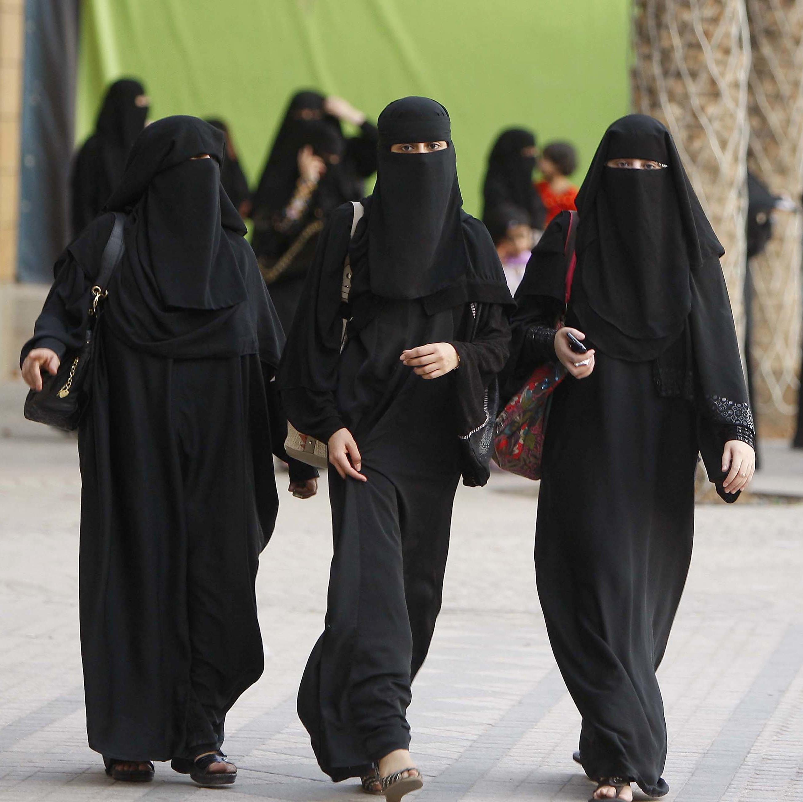 穿着传统面纱的时髦传统服装的黑人穆斯林女孩. 世界文化. 库存照片 - 图片 包括有 介绍, 宗教信仰: 222103008